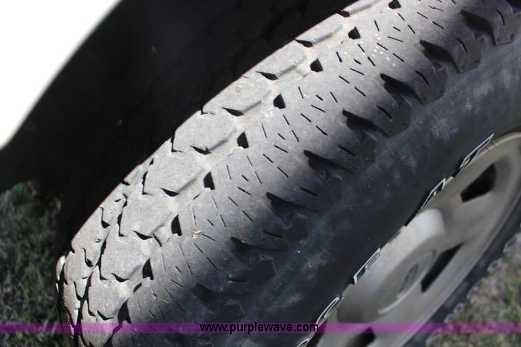 image for item F7728 2005 Ford F150 pickup truck