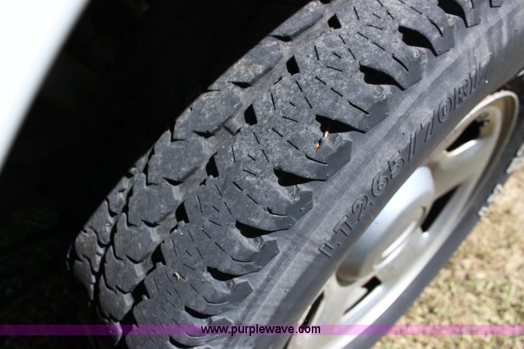 image for item F7728 2005 Ford F150 pickup truck