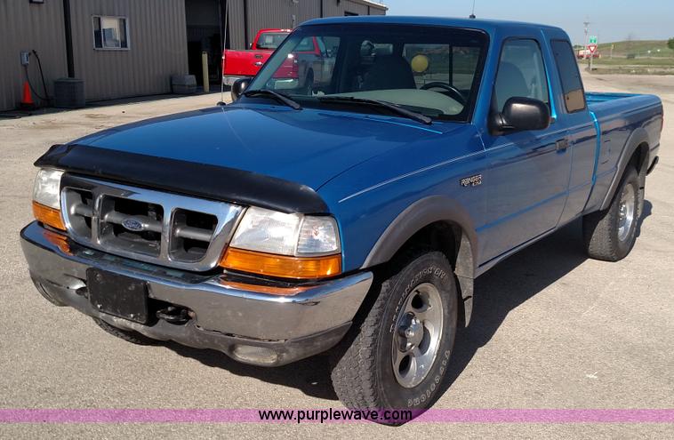 image for item F7745 2000 Ford Ranger XLT SuperCab pickup truck