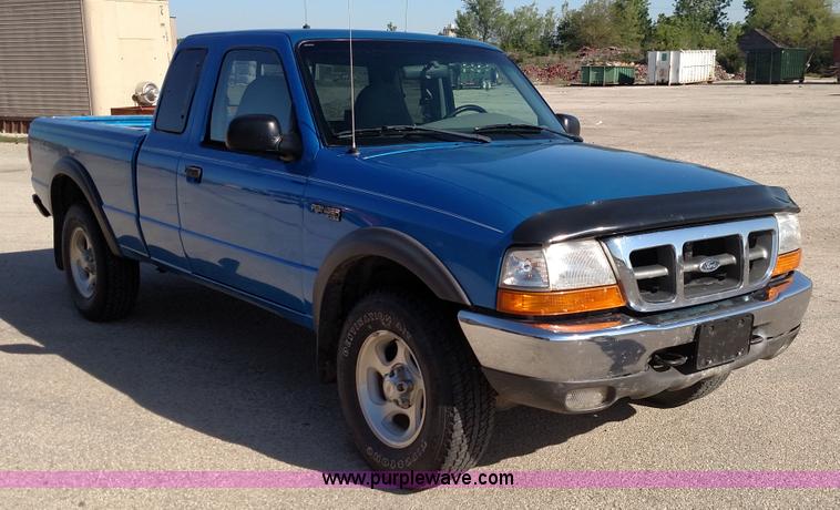 image for item F7745 2000 Ford Ranger XLT SuperCab pickup truck