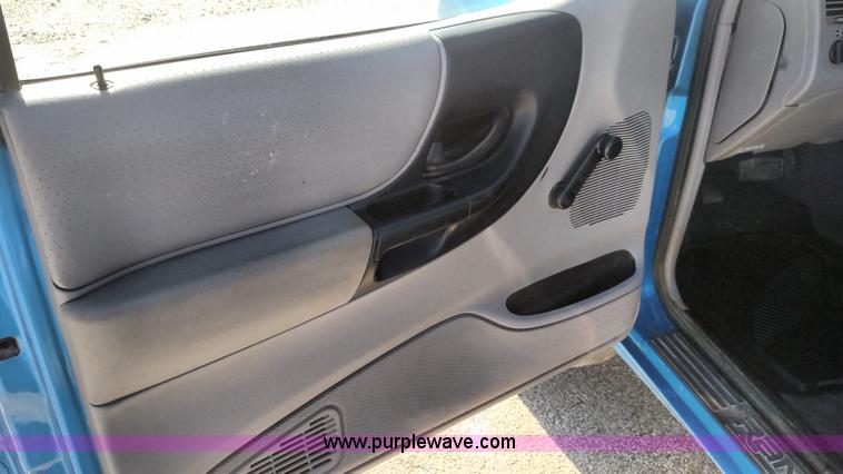 image for item F7745 2000 Ford Ranger XLT SuperCab pickup truck
