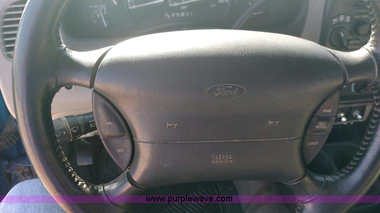 image for item F7745 2000 Ford Ranger XLT SuperCab pickup truck