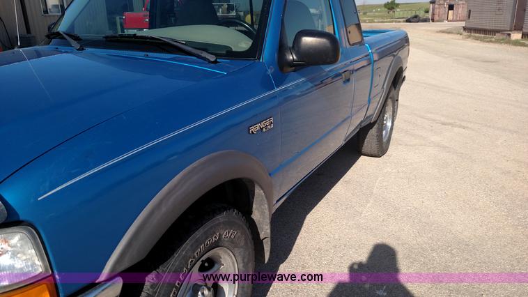 image for item F7745 2000 Ford Ranger XLT SuperCab pickup truck