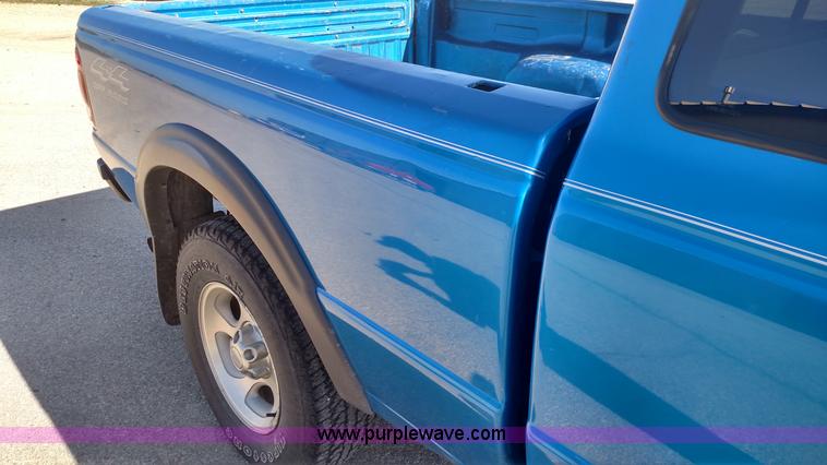 image for item F7745 2000 Ford Ranger XLT SuperCab pickup truck