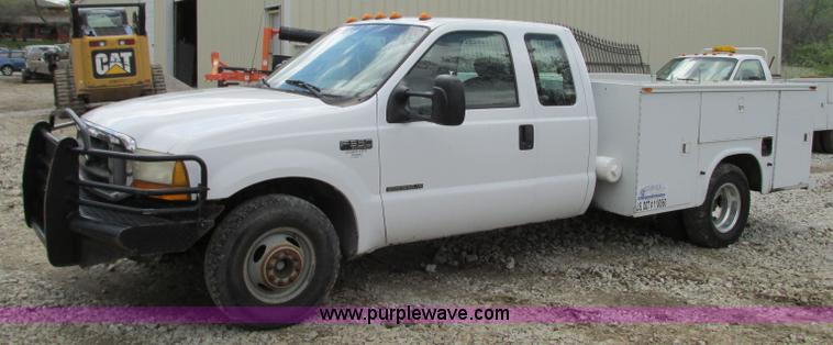 image for item G6529 2001 Ford F350 Super Duty SuperCab pickup truck