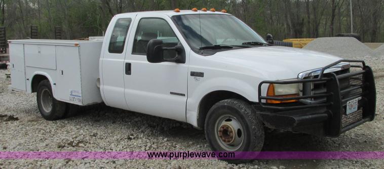 image for item G6529 2001 Ford F350 Super Duty SuperCab pickup truck