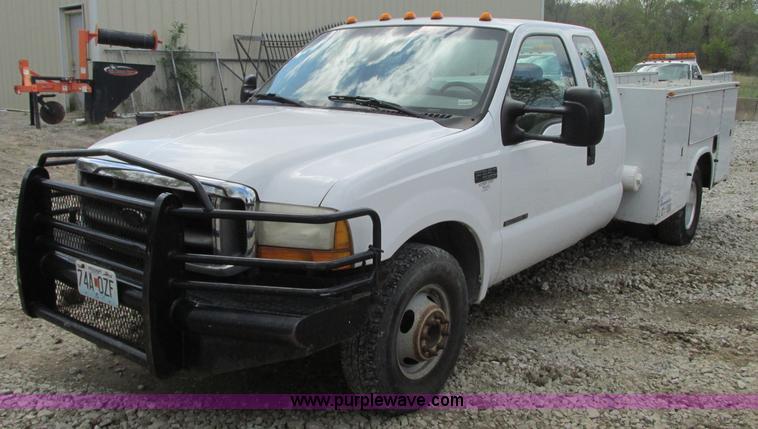 image for item G6529 2001 Ford F350 Super Duty SuperCab pickup truck