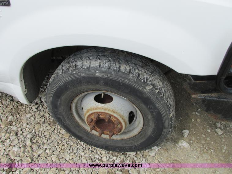 image for item G6529 2001 Ford F350 Super Duty SuperCab pickup truck