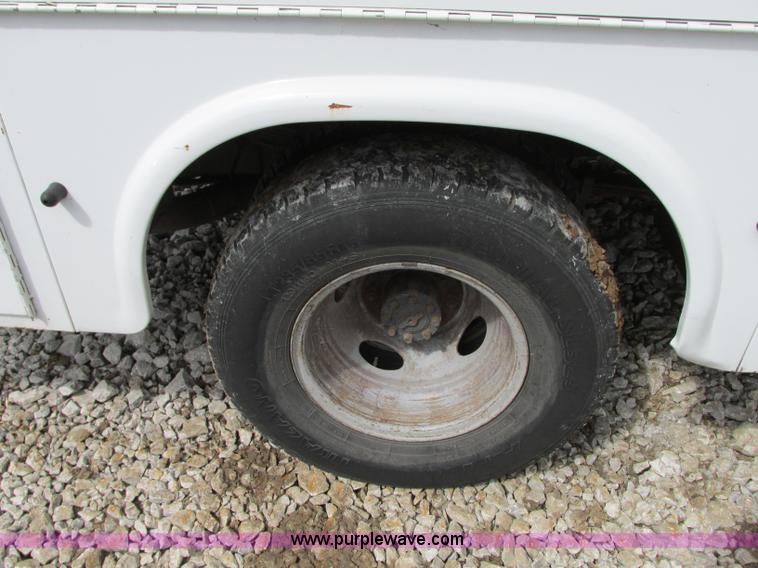 image for item G6529 2001 Ford F350 Super Duty SuperCab pickup truck