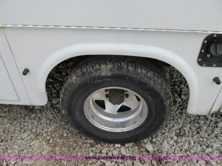 image for item G6529 2001 Ford F350 Super Duty SuperCab pickup truck