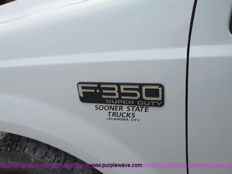 image for item G6529 2001 Ford F350 Super Duty SuperCab pickup truck