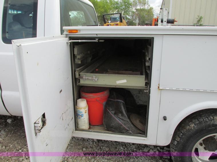 image for item G6529 2001 Ford F350 Super Duty SuperCab pickup truck