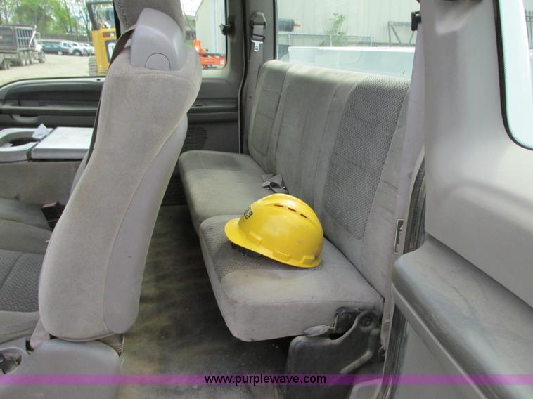 image for item G6529 2001 Ford F350 Super Duty SuperCab pickup truck