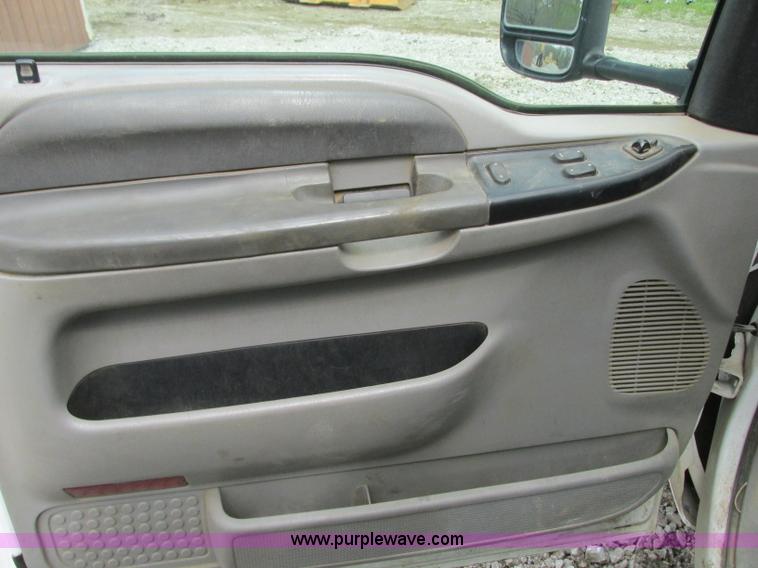 image for item G6529 2001 Ford F350 Super Duty SuperCab pickup truck