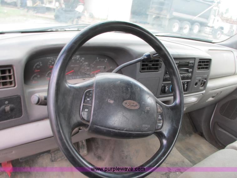 image for item G6529 2001 Ford F350 Super Duty SuperCab pickup truck