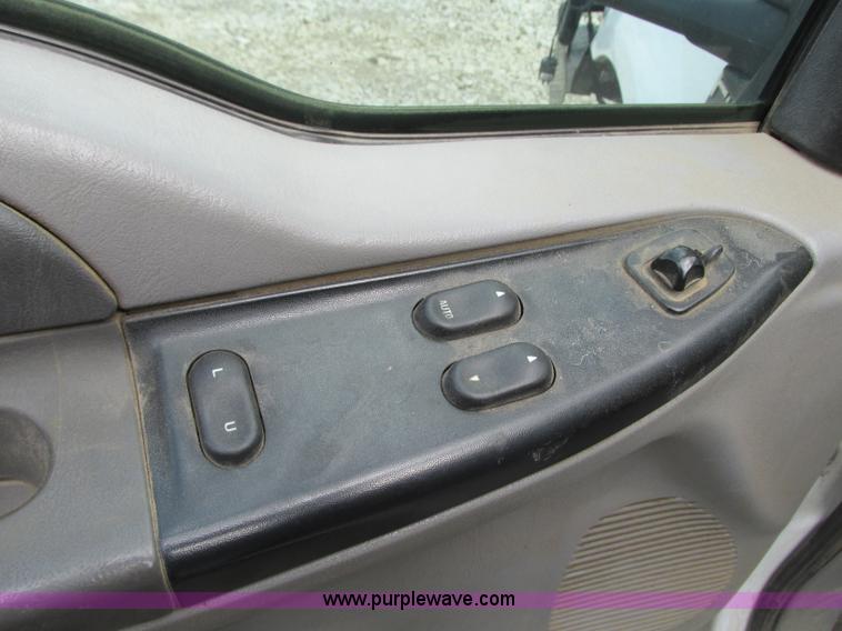 image for item G6529 2001 Ford F350 Super Duty SuperCab pickup truck