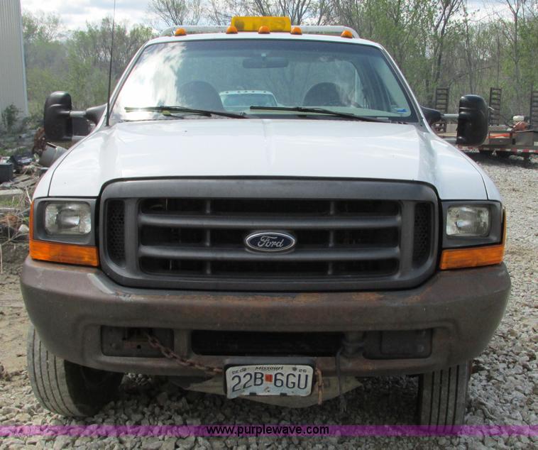 image for item G6533 1999 Ford F550 XL utility truck