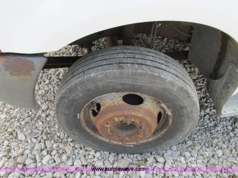 image for item G6533 1999 Ford F550 XL utility truck