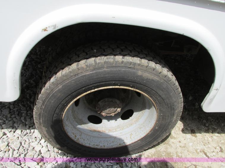 image for item G6533 1999 Ford F550 XL utility truck