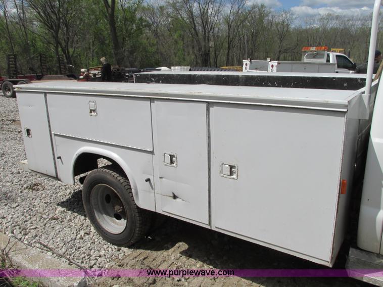 image for item G6533 1999 Ford F550 XL utility truck