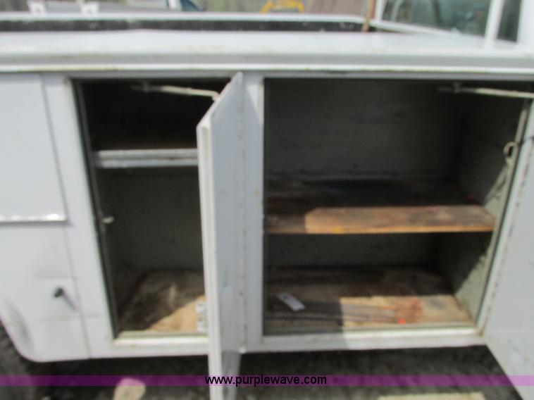 image for item G6533 1999 Ford F550 XL utility truck