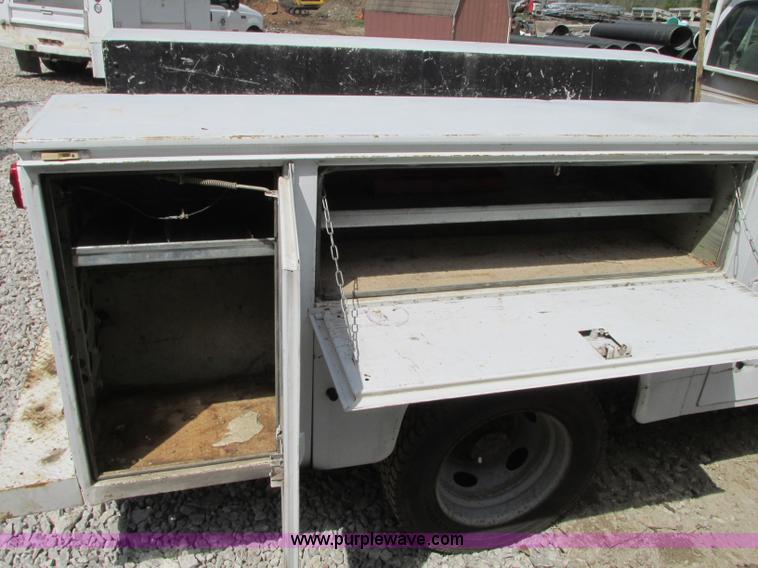 image for item G6533 1999 Ford F550 XL utility truck