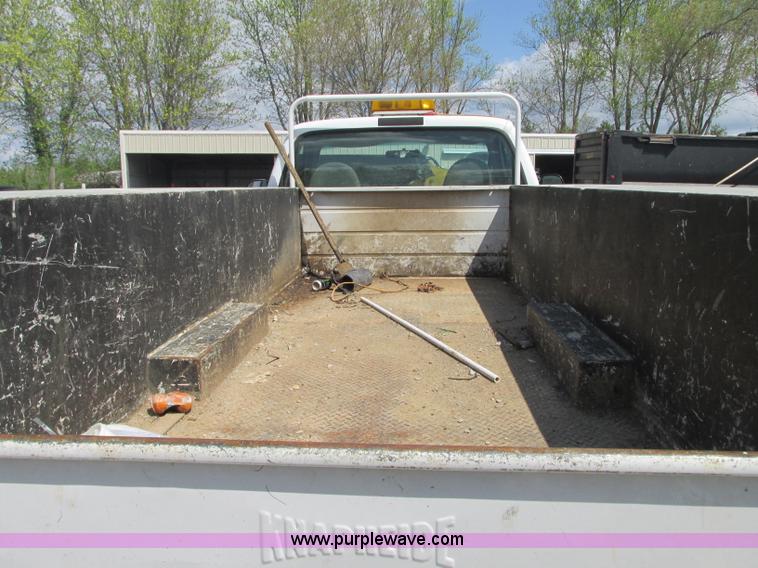 image for item G6533 1999 Ford F550 XL utility truck