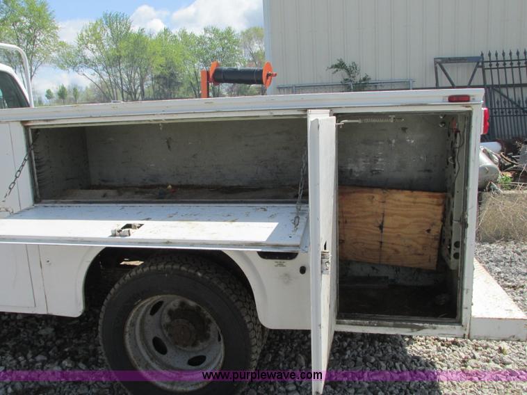 image for item G6533 1999 Ford F550 XL utility truck