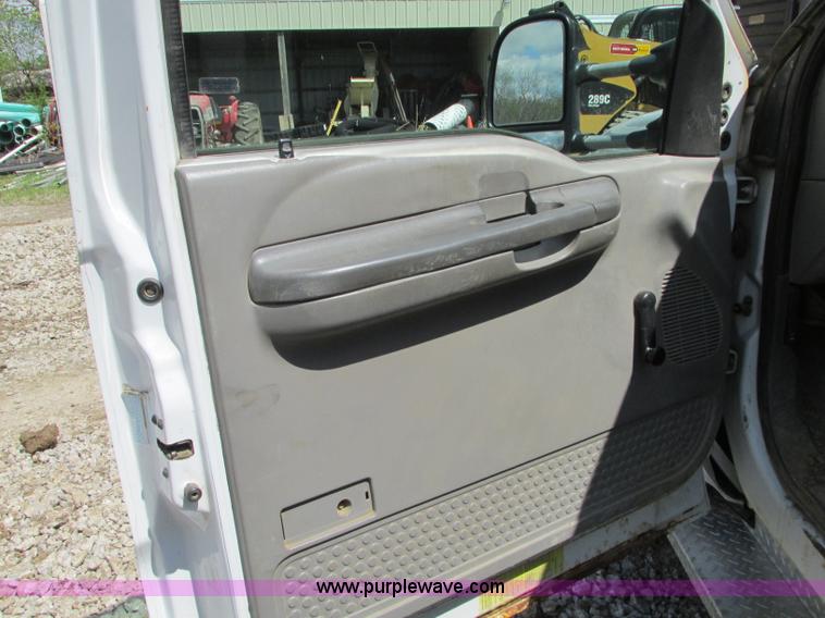 image for item G6533 1999 Ford F550 XL utility truck