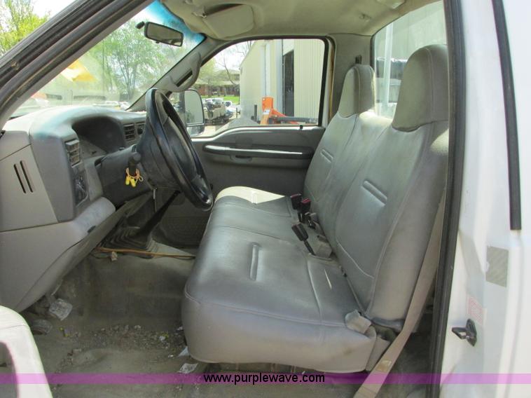 image for item G6533 1999 Ford F550 XL utility truck