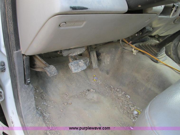 image for item G6533 1999 Ford F550 XL utility truck