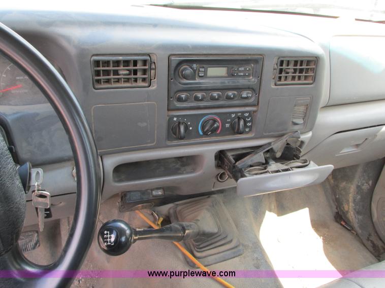 image for item G6533 1999 Ford F550 XL utility truck