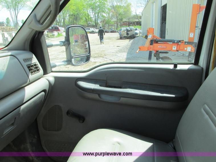 image for item G6533 1999 Ford F550 XL utility truck