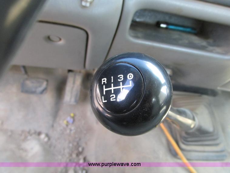 image for item G6533 1999 Ford F550 XL utility truck