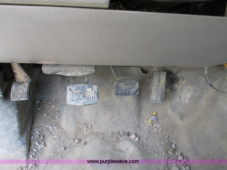 image for item G6533 1999 Ford F550 XL utility truck