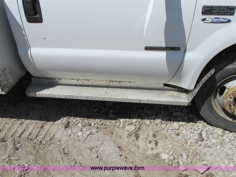 image for item G6533 1999 Ford F550 XL utility truck