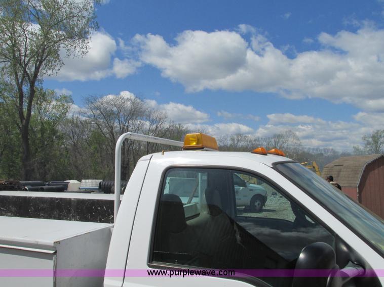 image for item G6533 1999 Ford F550 XL utility truck