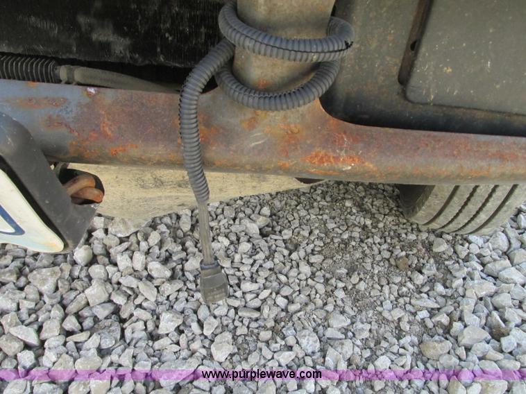 image for item G6533 1999 Ford F550 XL utility truck