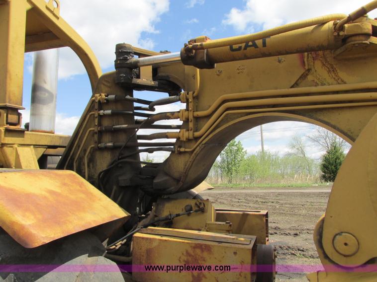 image for item G6536 Caterpillar 613 elevating scraper