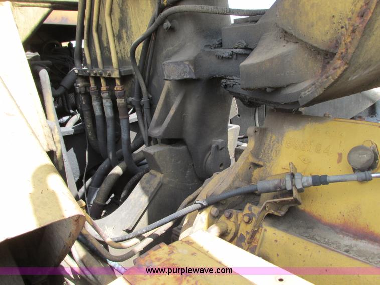 image for item G6536 Caterpillar 613 elevating scraper