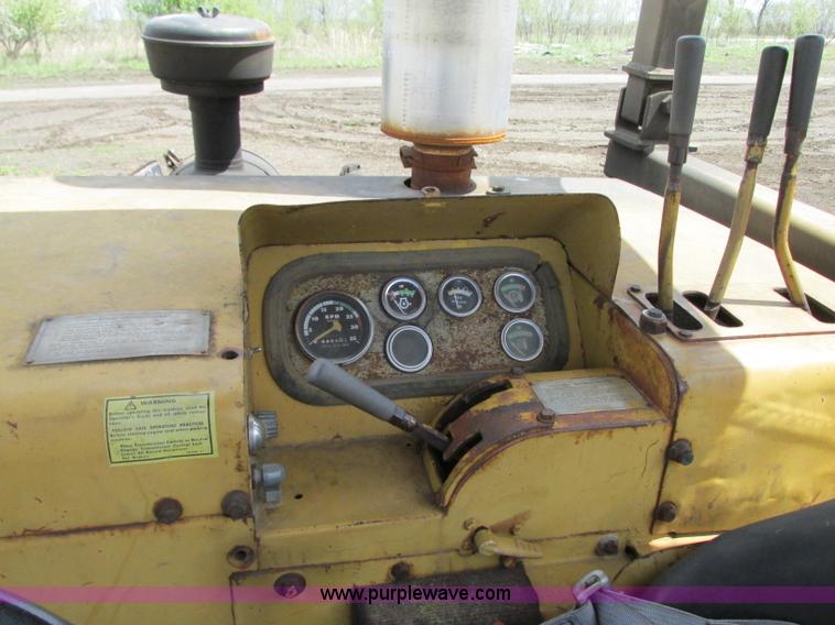 image for item G6536 Caterpillar 613 elevating scraper