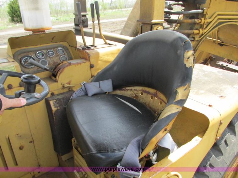 image for item G6536 Caterpillar 613 elevating scraper