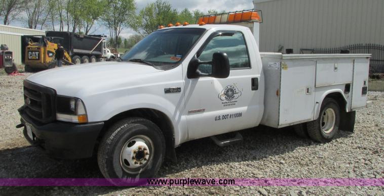 image for item G6538 2004 Ford F350 Super Duty XL utility truck