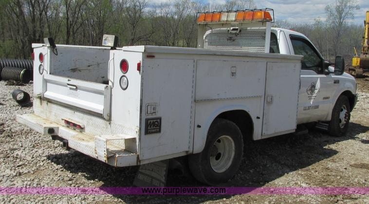 image for item G6538 2004 Ford F350 Super Duty XL utility truck
