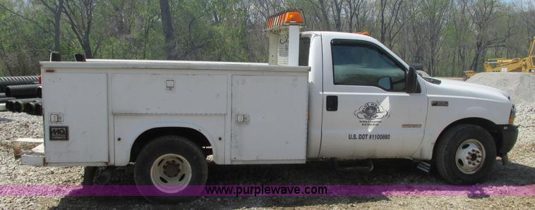image for item G6538 2004 Ford F350 Super Duty XL utility truck