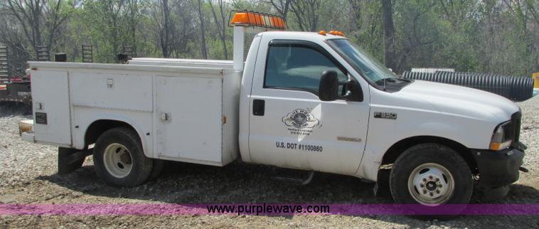 image for item G6538 2004 Ford F350 Super Duty XL utility truck