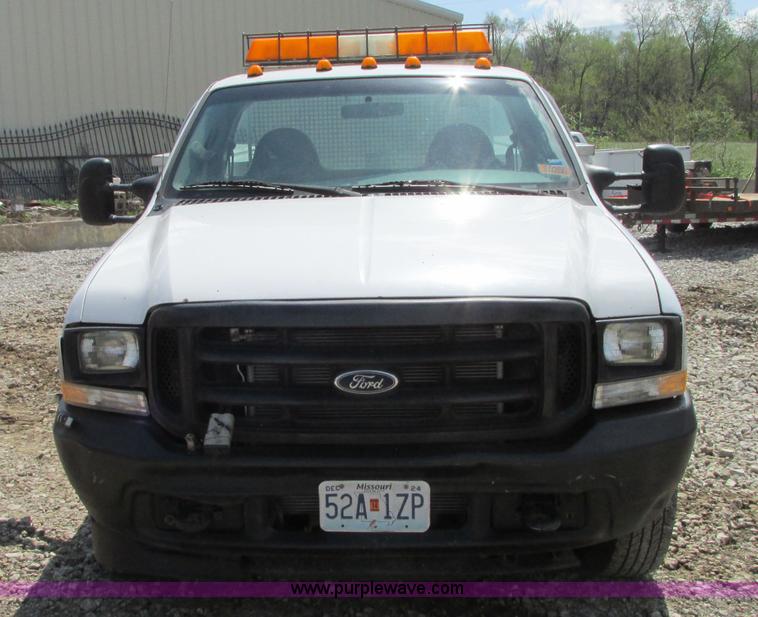 image for item G6538 2004 Ford F350 Super Duty XL utility truck