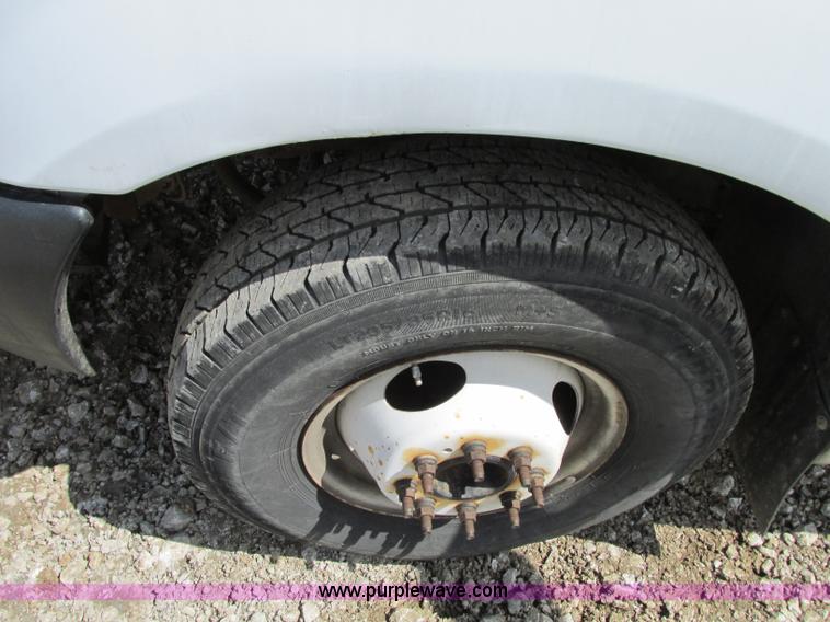 image for item G6538 2004 Ford F350 Super Duty XL utility truck