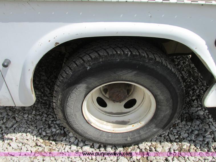 image for item G6538 2004 Ford F350 Super Duty XL utility truck