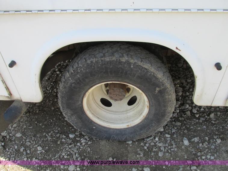 image for item G6538 2004 Ford F350 Super Duty XL utility truck